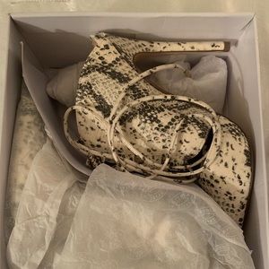 Steve Madden mule closed toe heel